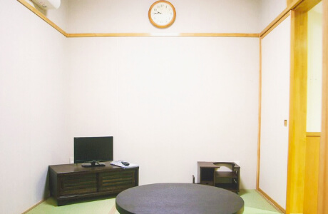 昭和を感じさせる和室です。職員ステーションと廊下に面しており、全部で3か所あります。