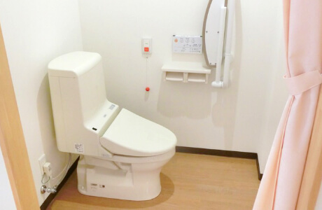 各居室にトイレも完備となっております。